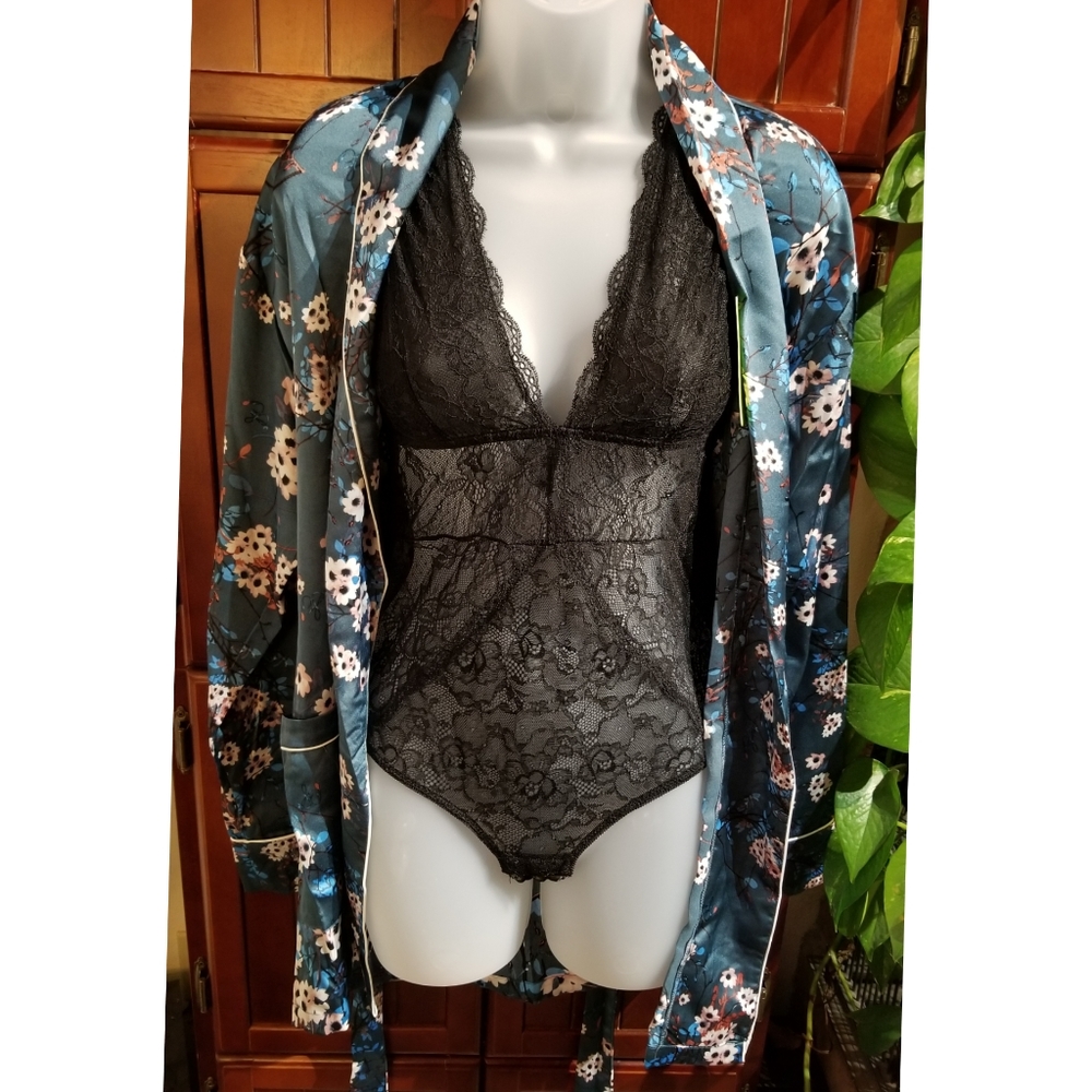 ‼LAST ONE‼🆕️NWT Sam Edelman Brand Floral Robe - Picture 2 of 8